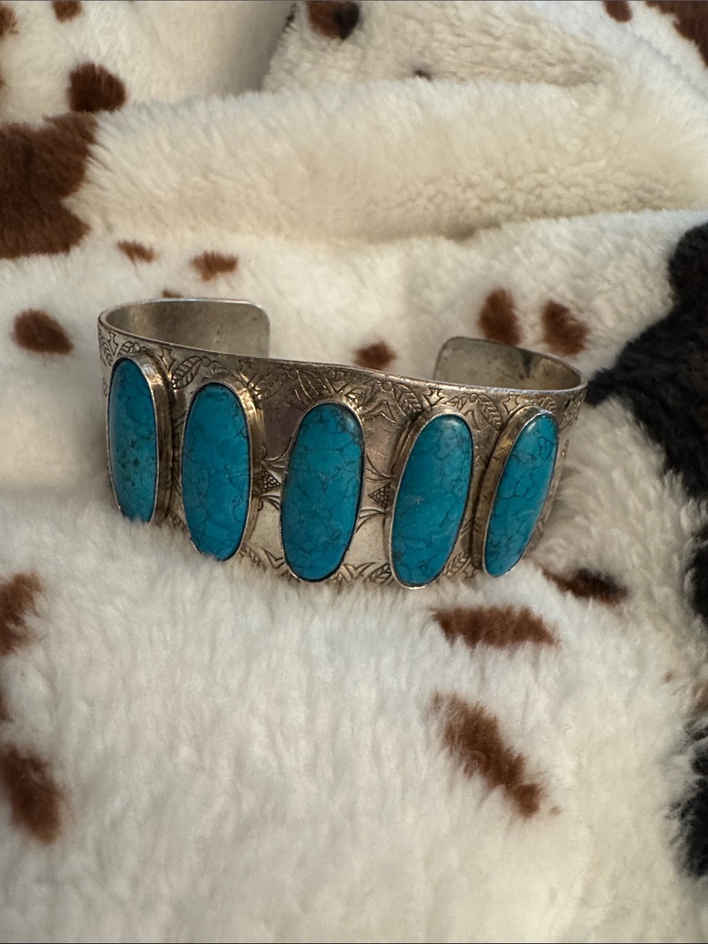 Turquoise Stone Silver Cuff Bracelet - vintage native made Women's Jewelry